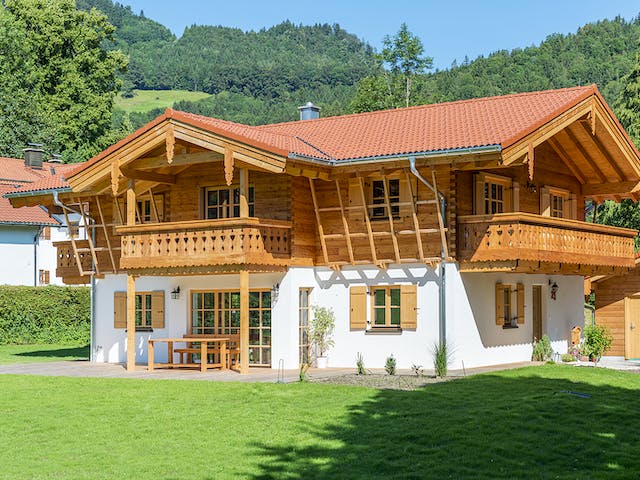 Blockhaus Chiemsee von Rems-Murr-Holzhaus Schlüsselfertig ab 590000€, Blockhaus Außenansicht 2