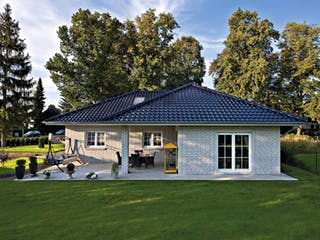 Massivhaus Winkelbungalow Ahlbeck von ROTH-MASSIVHAUS Schlüsselfertig ab 297200€, Bungalow Außenansicht 2