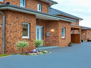 Massivhaus Stadtvilla Lugana von ROTH MASSIVHAUS Schlüsselfertig ab 379500€, Stadtvilla Außenansicht 5