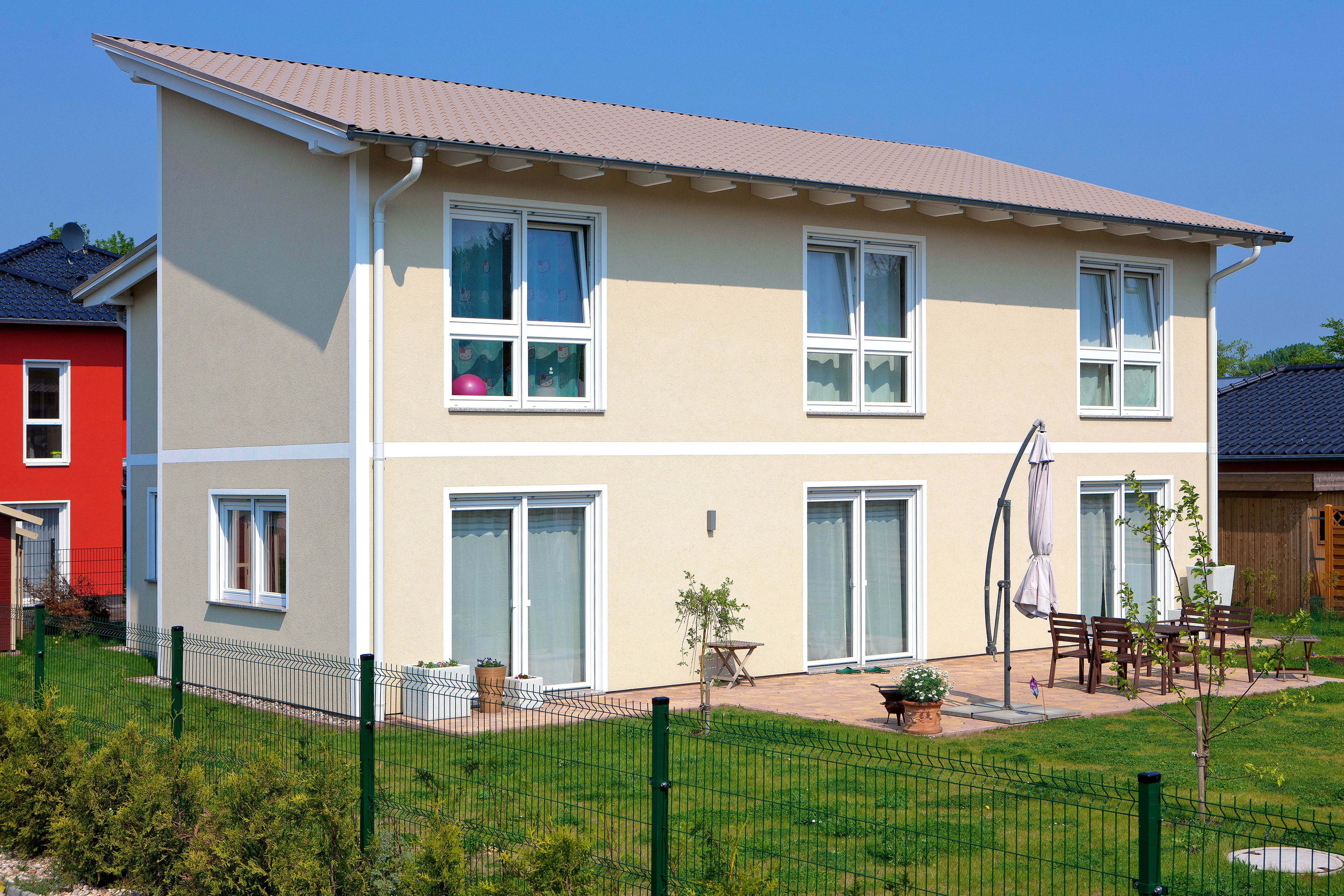 Massivhaus Pultus von ROTH-MASSIVHAUS Schlüsselfertig ab 325800€, Pultdachhaus Außenansicht 2