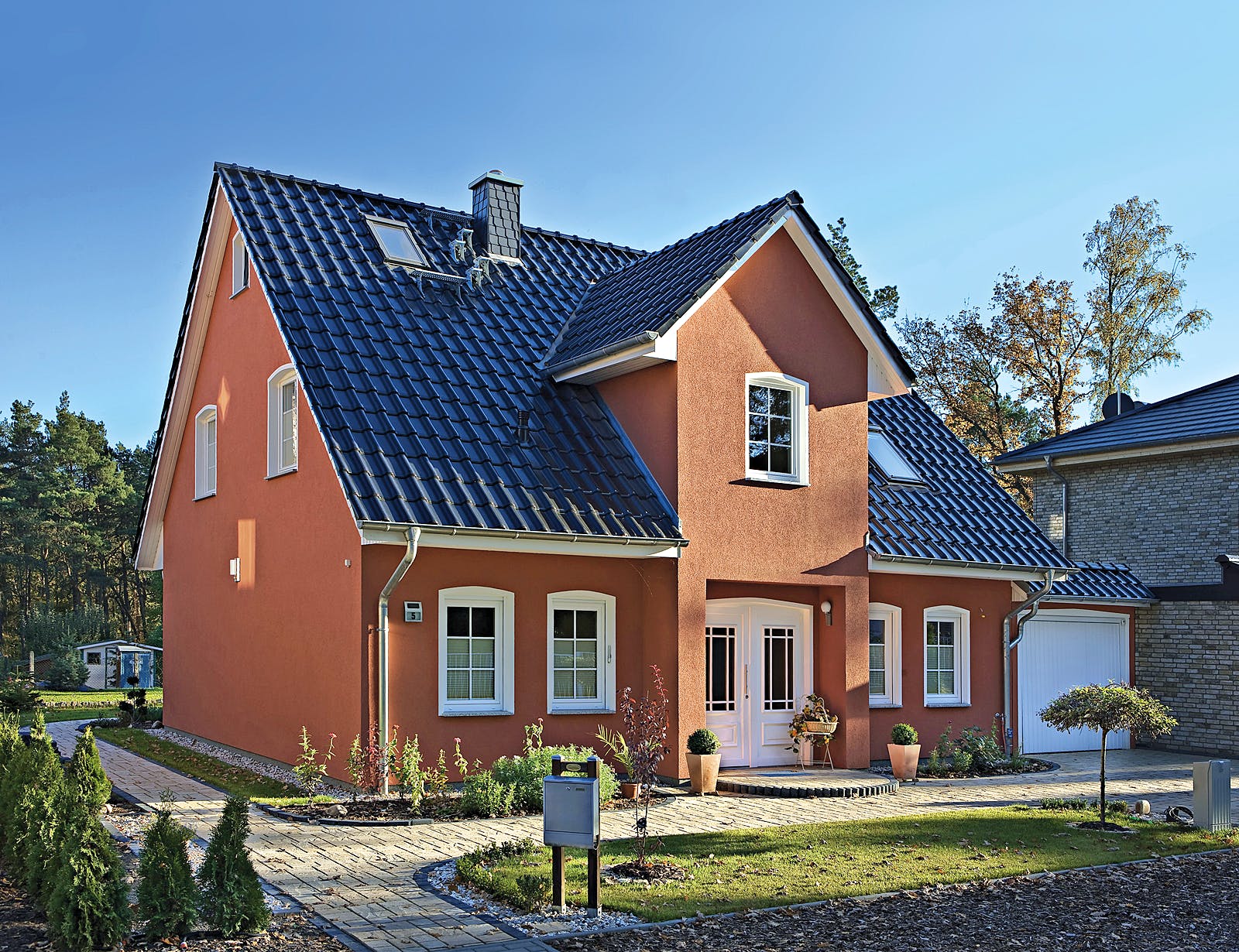 Massivhaus Stadthaus 141 von ROTH-MASSIVHAUS Schlüsselfertig ab 325200€, Satteldach-Klassiker Außenansicht 1