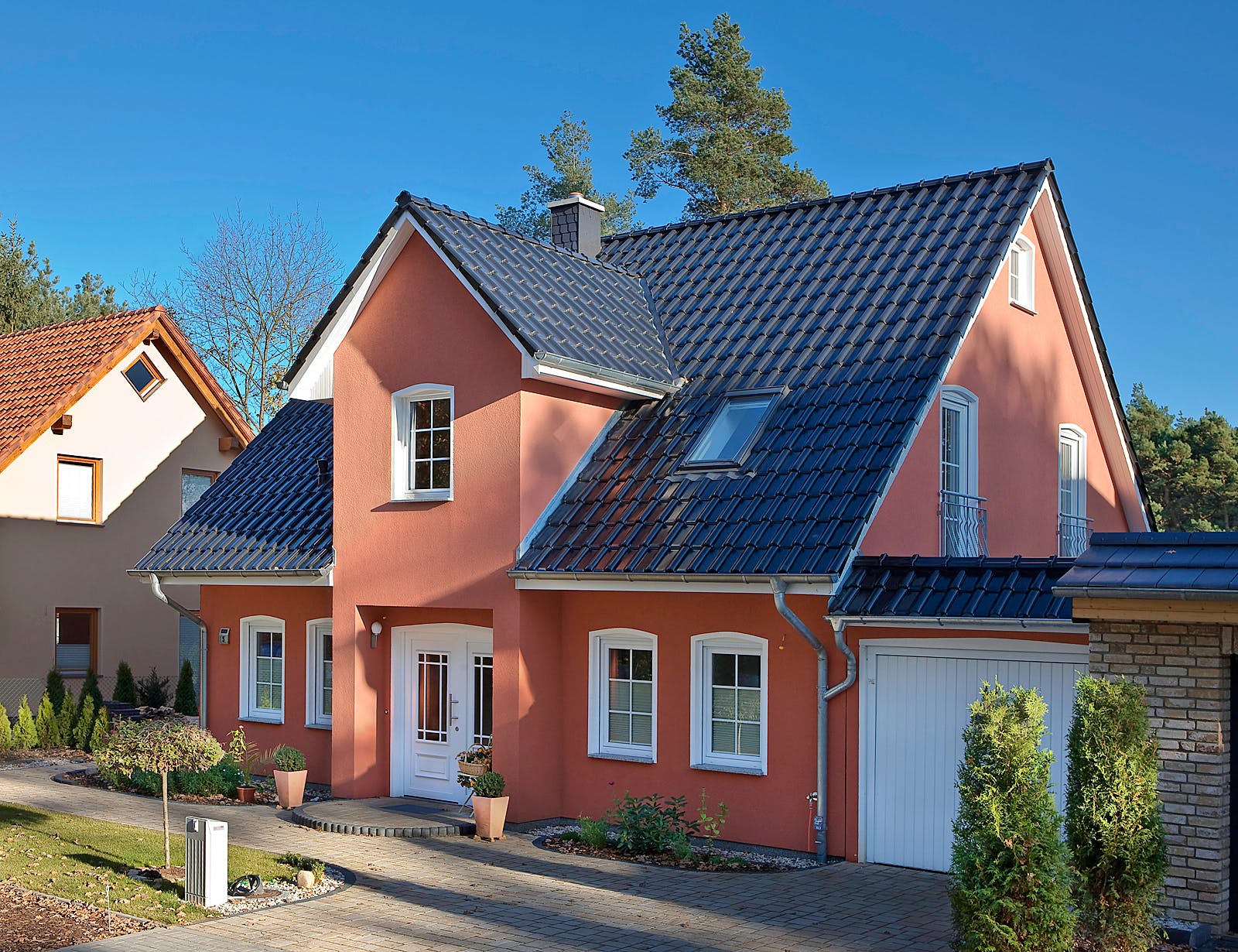 Massivhaus Stadthaus 141 von ROTH-MASSIVHAUS Schlüsselfertig ab 325200€, Satteldach-Klassiker Außenansicht 2