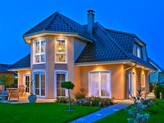 Massivhaus Turmhaus 152 von ROTH MASSIVHAUS Schlüsselfertig ab 379000€, Satteldach-Klassiker Außenansicht 7