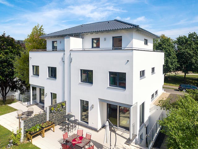 Fertighaus D 30-166.2 - Walmdach Doppelhaus von SchwörerHaus - Österreich Schlüsselfertig ab 516230€, Außenansicht 3