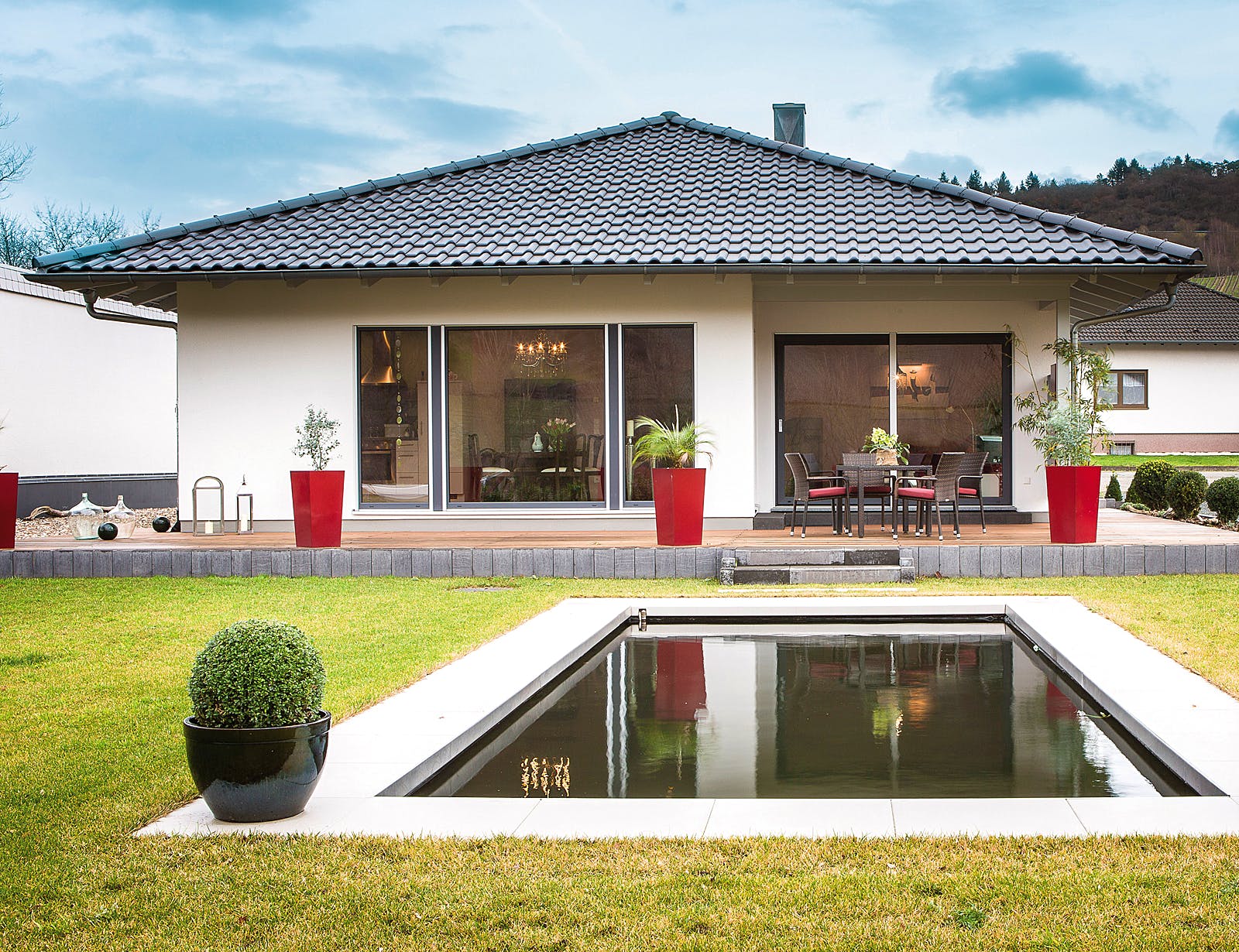 Fertighaus E 10-095.2 - Bungalow ebenerdig von SchwörerHaus Schlüsselfertig ab 317250€, Bungalow Außenansicht 1