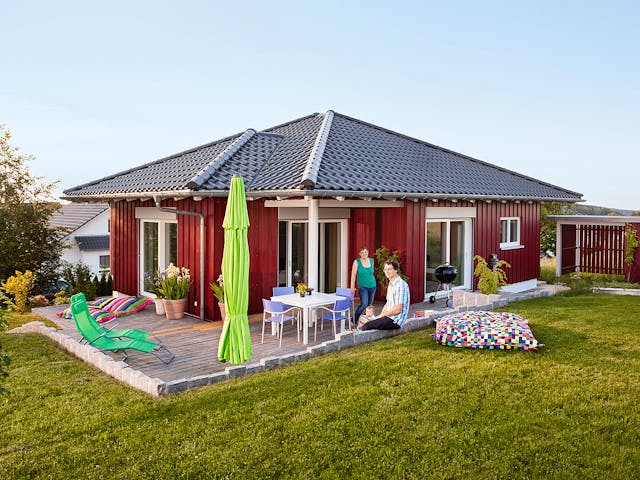 Fertighaus E 10-129.2 - Skandinavischer Bungalow von SchwörerHaus Schlüsselfertig ab 411379€, Bungalow Außenansicht 1