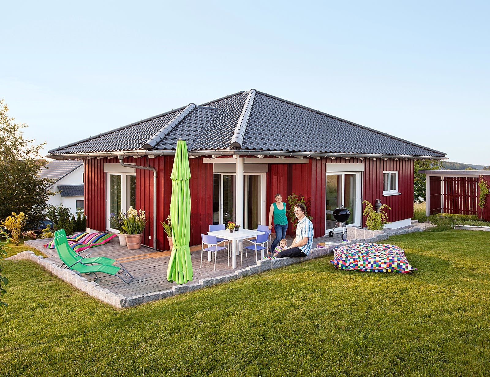 Fertighaus E 10-129.2 - Skandinavischer Bungalow von SchwörerHaus Schlüsselfertig ab 404900€, Bungalow Außenansicht 1