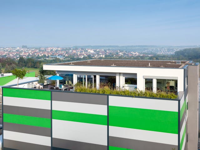 Fertighaus E 10-230.1 - Bungalow mit Dachterrasse von SchwörerHaus - Österreich Schlüsselfertig ab 715770€, Außenansicht 1 Fertighaus E 10-230.1 - Bungalow mit Dachterrasse von SchwörerHaus - Österreich Schlüsselfertig ab 715770€, Außenansicht 1