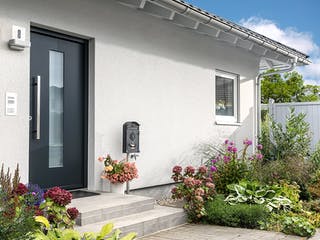 Fertighaus E 10-093.3 - Bungalow mit Pool von SchwörerHaus Schlüsselfertig ab 307618€, Bungalow Außenansicht 3