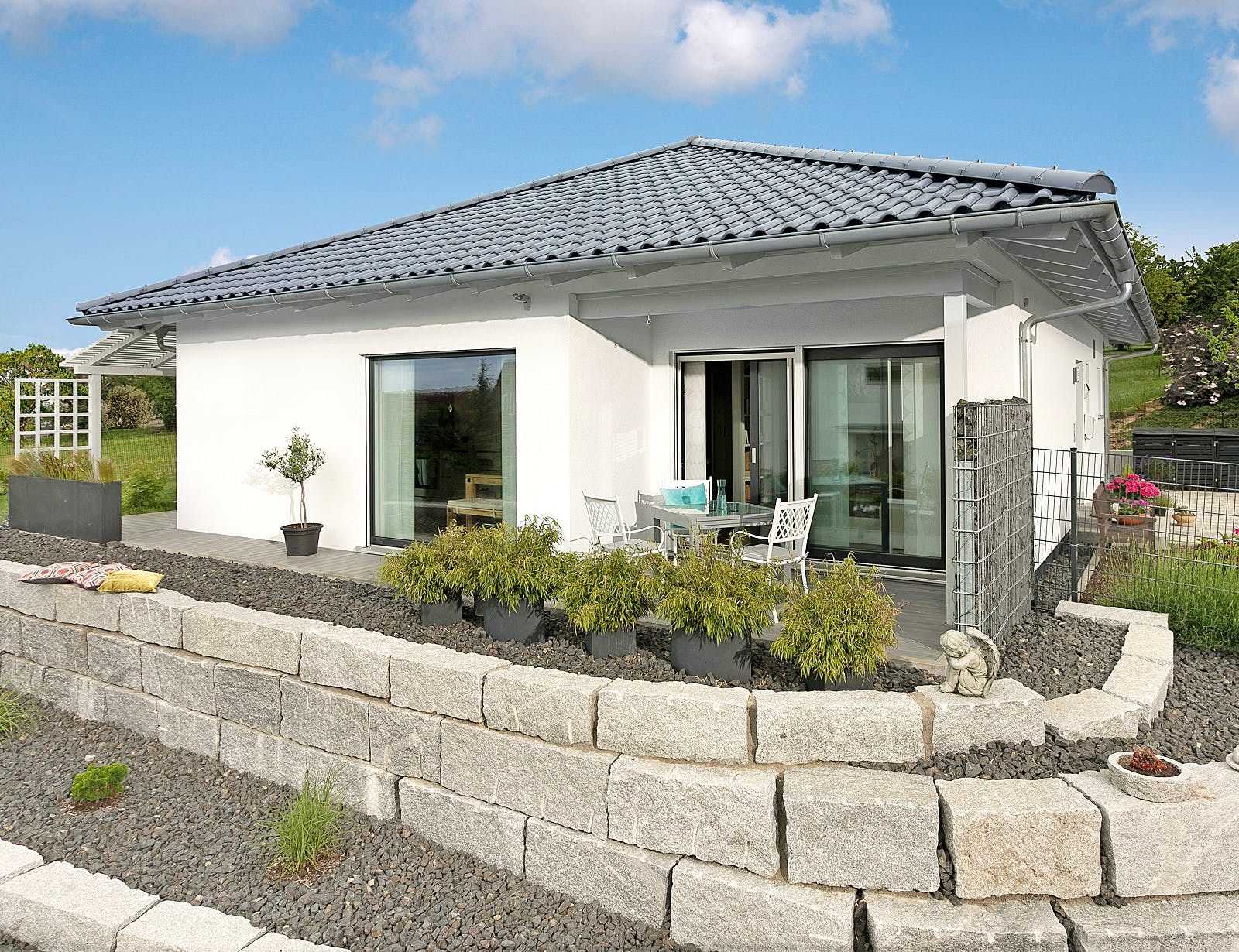 Fertighaus E 10-097.2 - Kompakter Bungalow von SchwörerHaus Schlüsselfertig ab 309250€, Bungalow Außenansicht 1
