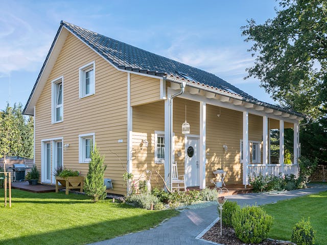 Fertighaus E 15-144.4 - Schwedenhaus von SchwörerHaus Schlüsselfertig ab 375244€, Satteldach-Klassiker Außenansicht 1 Fertighaus E 15-144.4 - Schwedenhaus von SchwörerHaus Schlüsselfertig ab 375244€, Satteldach-Klassiker Außenansicht 1