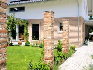 Fertighaus E 15-147.3 - Einfamilienhaus mit Terrasse von SchwörerHaus Schlüsselfertig ab 358371€, Außenansicht 3