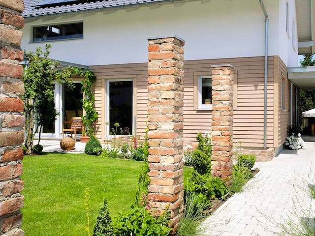 Fertighaus E 15-147.3 - Einfamilienhaus mit Terrasse von SchwörerHaus Schlüsselfertig ab 350350€, Außenansicht 3
