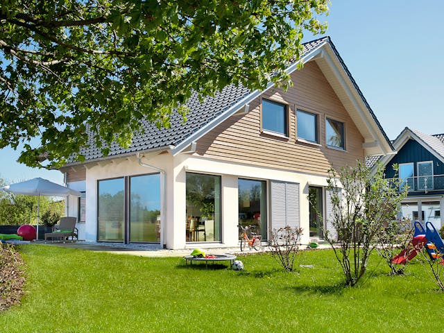 Fertighaus E 15-153.1 - Sonneninselhaus von SchwörerHaus Schlüsselfertig ab 432252€, Satteldach-Klassiker Außenansicht 1