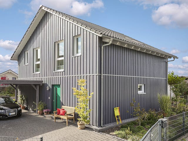Fertighaus E15-150.5 - Im Bergischen Stil von SchwörerHaus Schlüsselfertig ab 393021€, Satteldach-Klassiker Außenansicht 1