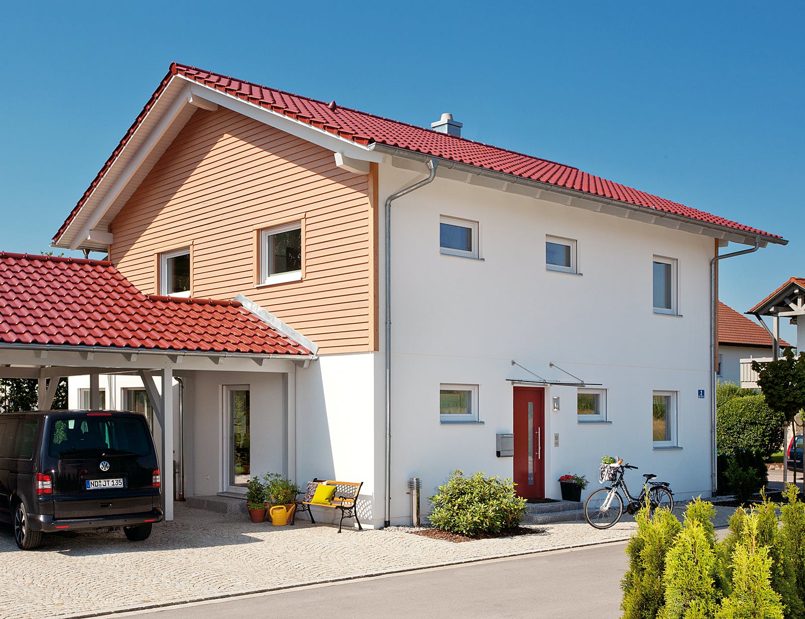 Fertighaus E 20-164.3 - Haus mit Erker-Balkon von SchwörerHaus Schlüsselfertig ab 465300€, Außenansicht 1