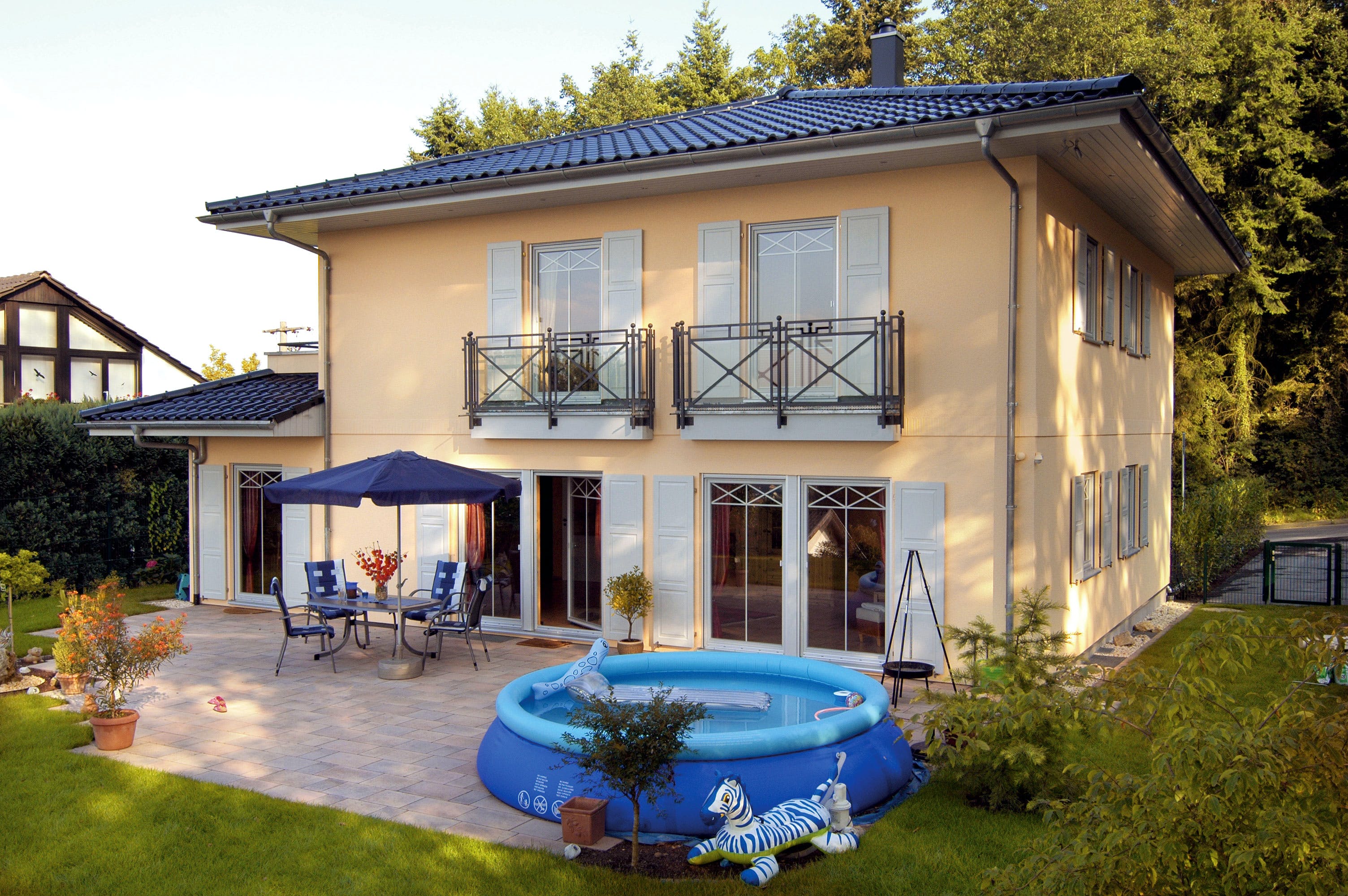 Fertighaus E 20-204.1 - Mediterrane Stadtvilla von SchwörerHaus Schlüsselfertig ab 612500€, Stadtvilla Außenansicht 1