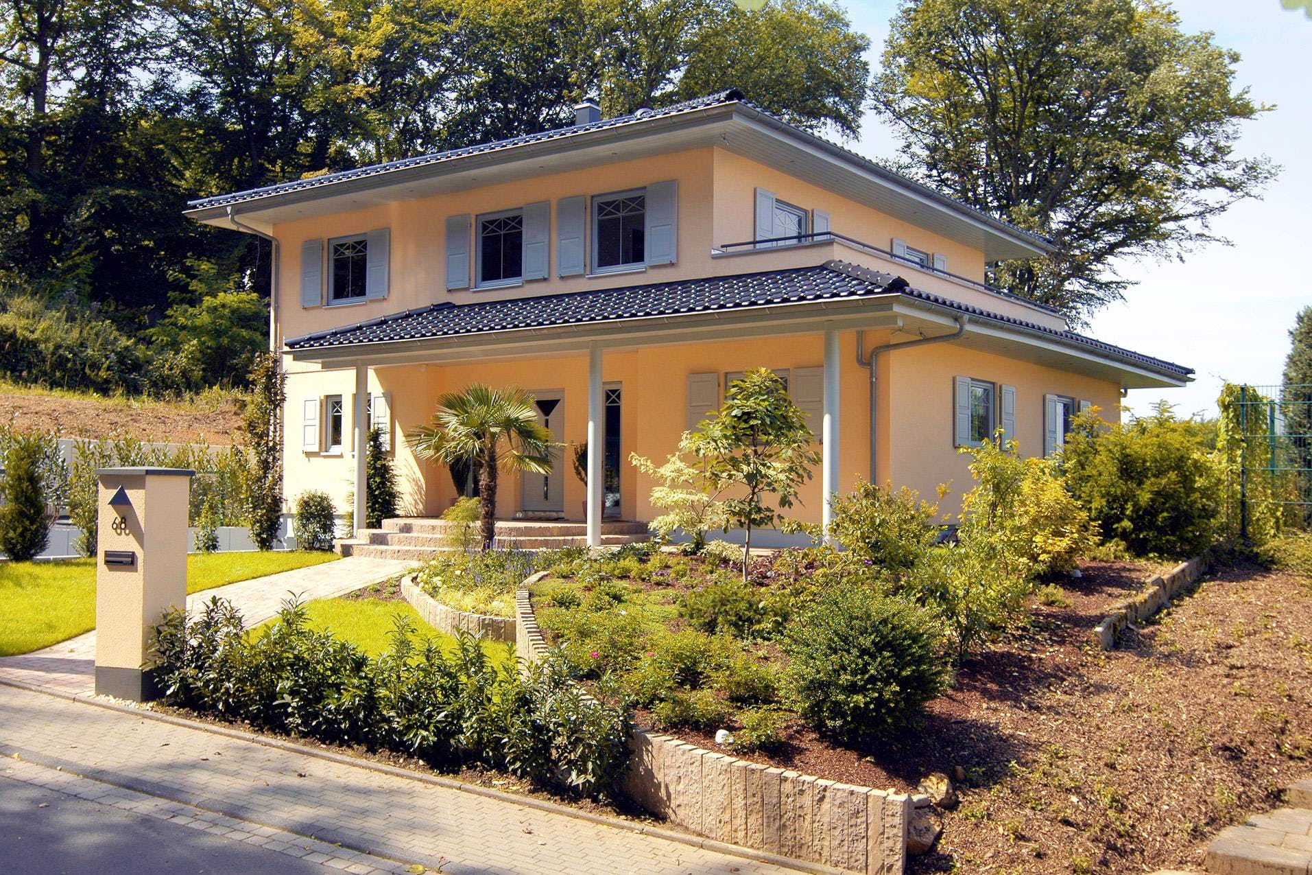 Fertighaus E 20-204.1 - Mediterrane Stadtvilla von SchwörerHaus Schlüsselfertig ab 612500€, Stadtvilla Außenansicht 2