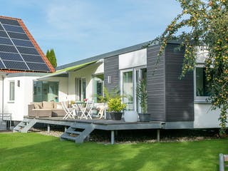 Fertighaus F 10-043.13 - Wohnmodul FlyingSpace als Anbau von SchwörerHaus Schlüsselfertig ab 185273€, Bungalow Außenansicht 2