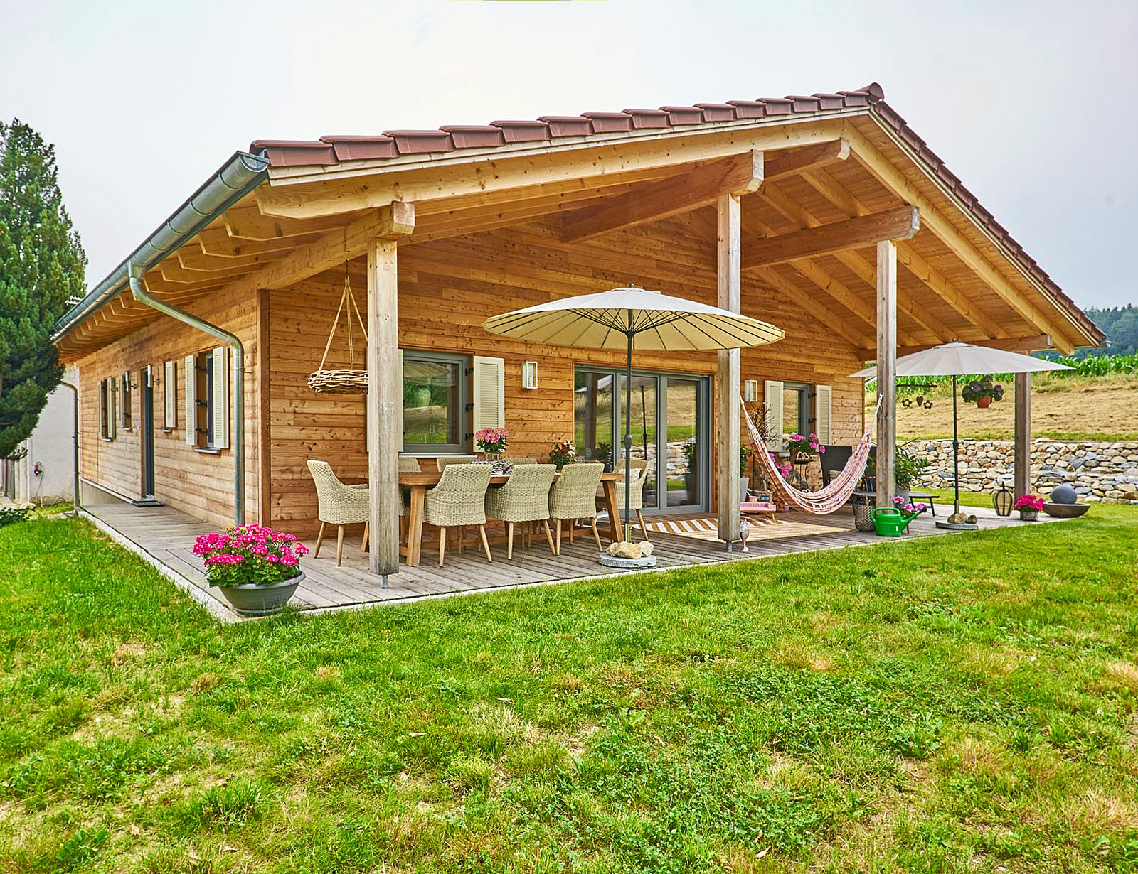 Fertighaus Kundenhaus Bauer von Sonnleitner Holzbau, Bungalow Außenansicht 2