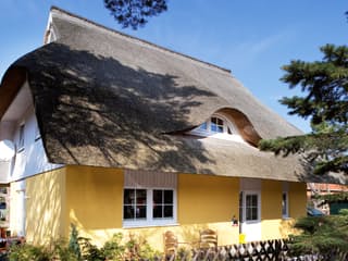 Fertighaus Stockholm unter Reet von Danhaus Deutschland, Satteldach-Klassiker Außenansicht 4