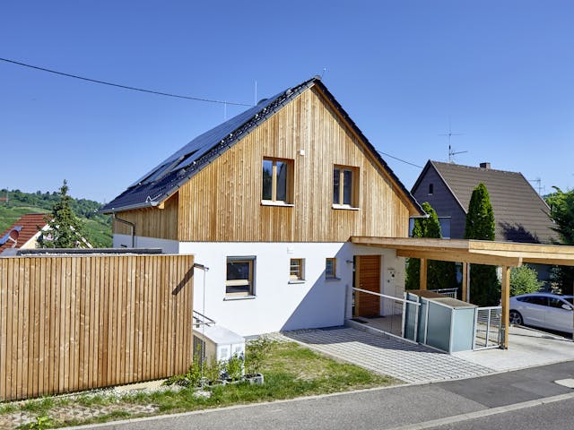 Blockhaus Stuttgart von Rems-Murr-Holzhaus Ausbauhaus ab 268453€, Satteldach-Klassiker Außenansicht 1 Blockhaus Stuttgart von Rems-Murr-Holzhaus Ausbauhaus ab 268453€, Satteldach-Klassiker Außenansicht 1