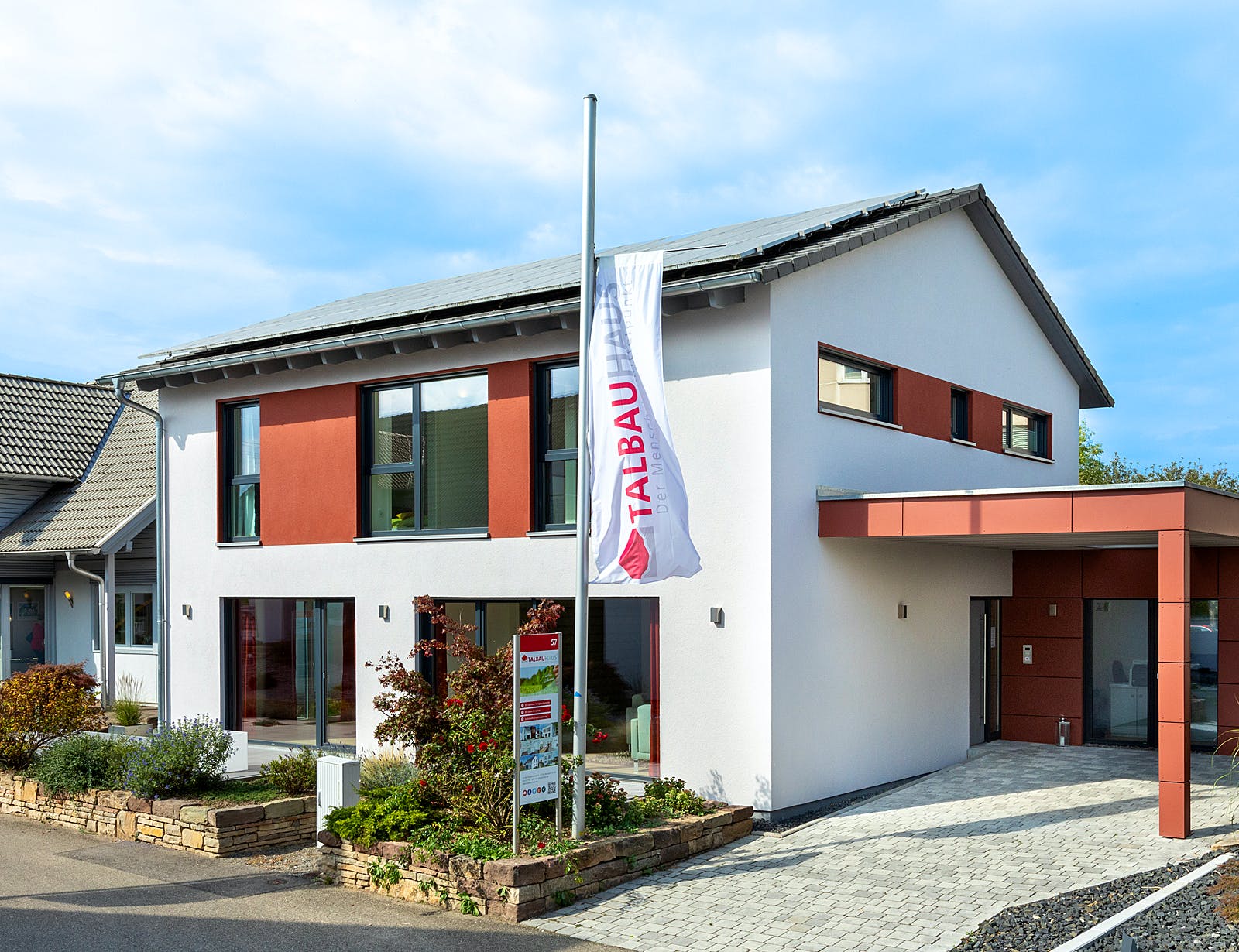 Fertighaus Musterhaus Fellbach von TALBAU-Haus Schlüsselfertig ab 543000€, Satteldach-Klassiker Außenansicht 1