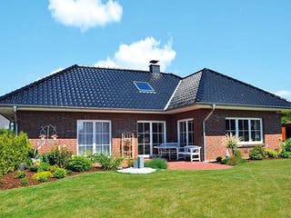 Massivhaus Winkelbungalow 125 von Team Massivhaus Schlüsselfertig ab 225900€, Bungalow Außenansicht 2