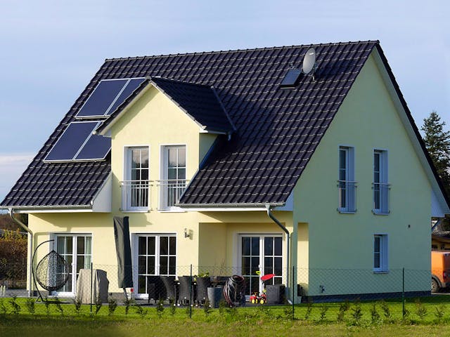 Massivhaus Einfamilienhaus K_115 von VARIODOMO Bausysteme Schlüsselfertig ab 306400€, Satteldach-Klassiker Außenansicht 1 Massivhaus Einfamilienhaus K_115 von VARIODOMO Bausysteme Schlüsselfertig ab 306400€, Satteldach-Klassiker Außenansicht 1