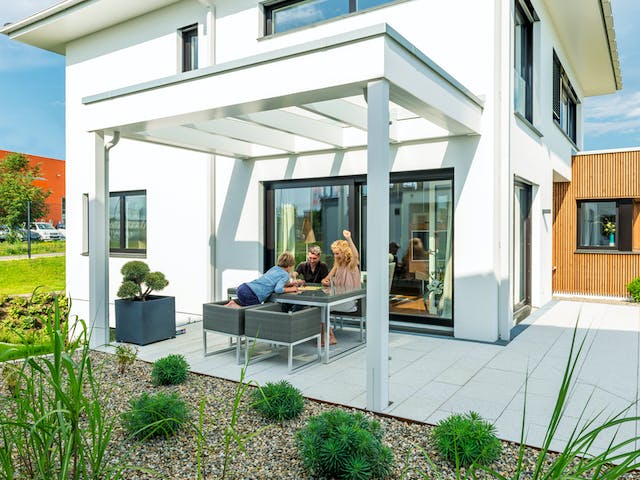Fertighaus Ausstellungshaus Günzburg von WeberHaus Schlüsselfertig ab 525000€, Stadtvilla Außenansicht 3