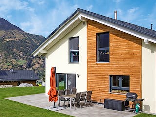 Fertighaus Kundenhaus Balance 300 von WeberHaus Schlüsselfertig ab 372390€, Satteldach-Klassiker Außenansicht 2