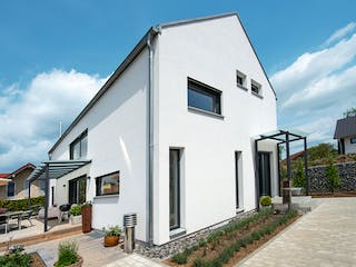 Fertighaus Kundenhaus Friemert sunshine 310 von WeberHaus Schlüsselfertig ab 360560€, Satteldach-Klassiker Außenansicht 2