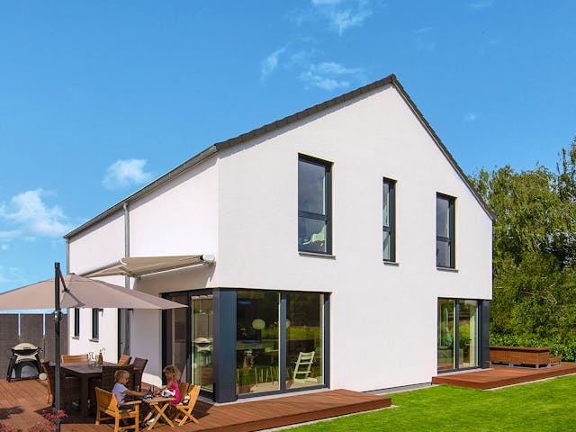 Fertighaus Kundenhaus Brunner von WeberHaus Schlüsselfertig ab 425000€, Satteldach-Klassiker Außenansicht 1 Fertighaus Kundenhaus Brunner von WeberHaus Schlüsselfertig ab 425000€, Satteldach-Klassiker Außenansicht 1