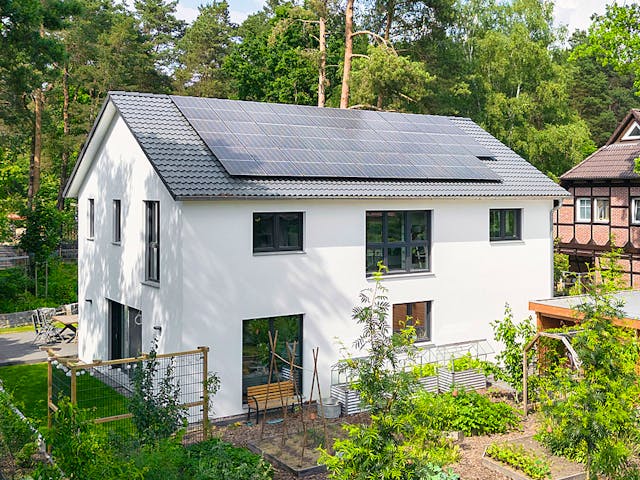 Fertighaus Kundenhaus Granow - generation5.5 Haus 300 von WeberHaus Schlüsselfertig ab 419600€, Außenansicht 1 Fertighaus Kundenhaus Granow - generation5.5 Haus 300 von WeberHaus Schlüsselfertig ab 419600€, Außenansicht 1