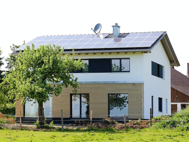 Fertighaus Haus SO von Weizenegger Schlüsselfertig ab 430000€, Satteldach-Klassiker Außenansicht 1