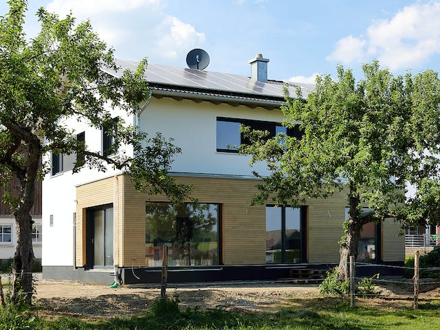 Fertighaus Haus SO von Weizenegger Schlüsselfertig ab 430000€, Satteldach-Klassiker Außenansicht 2