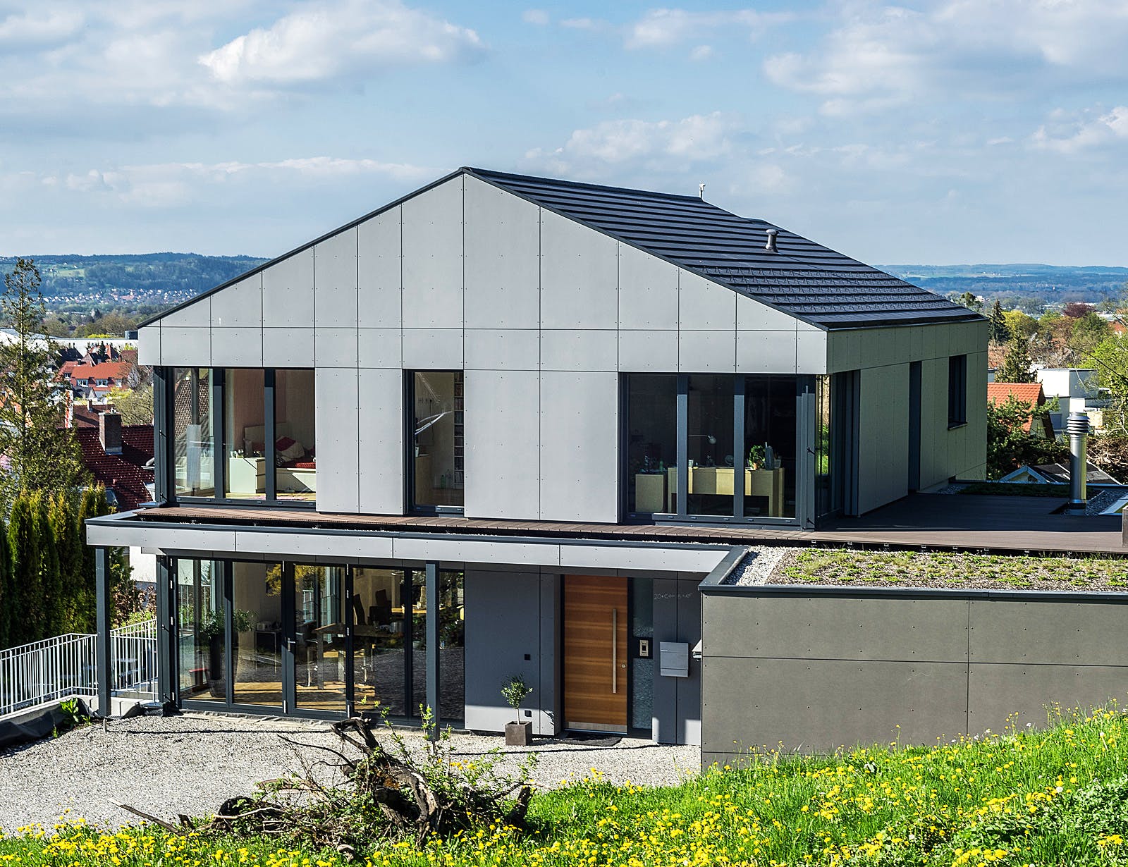 Fertighaus Haus mit Einliegerwohnung WW von Weizenegger Schlüsselfertig ab 650000€, Satteldach-Klassiker Außenansicht 2