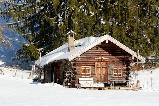 Blockhaus im Schnee