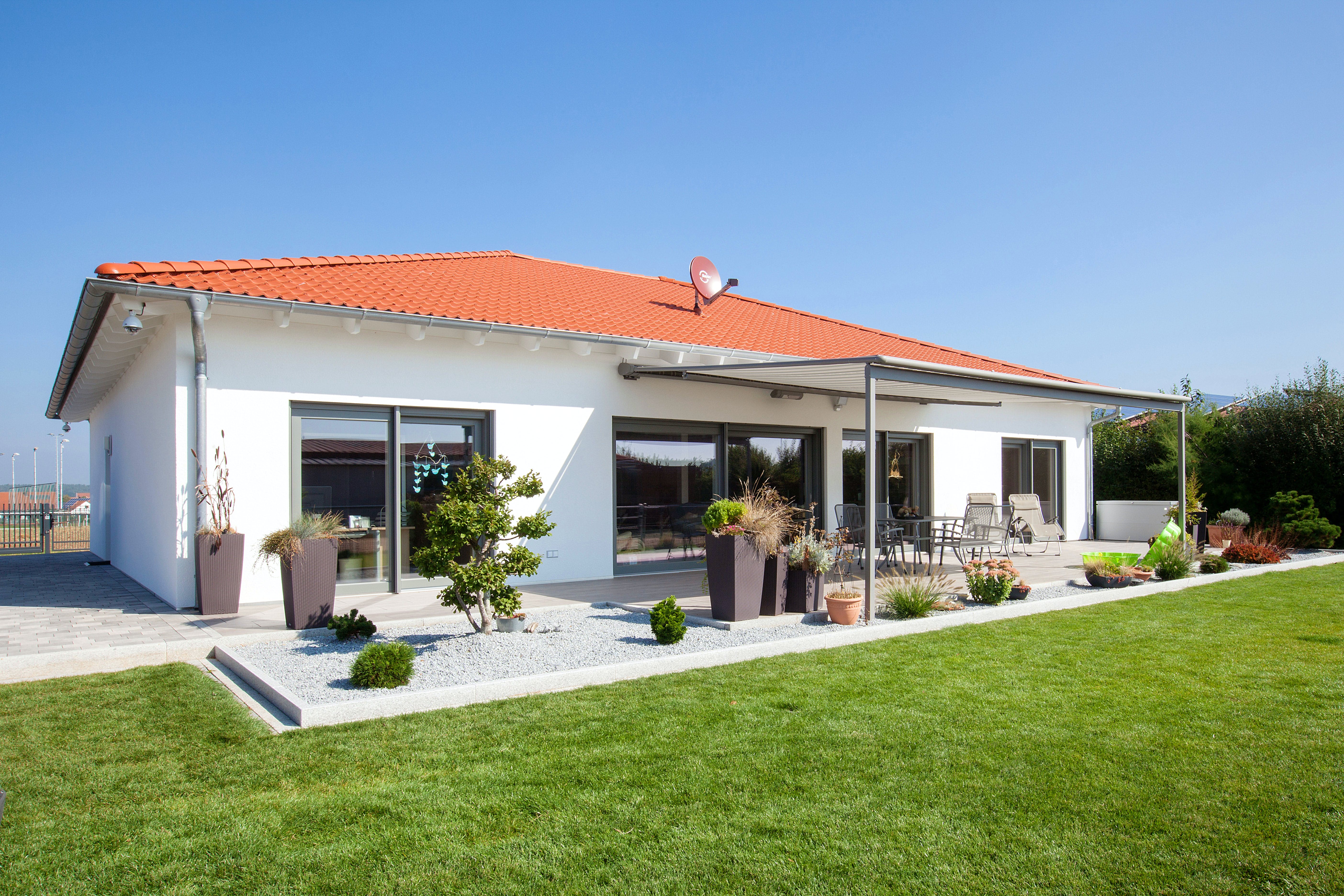 Fertighaus Bungalow Wolframs-Eschenbach von Wolf System, Bungalow Außenansicht 1