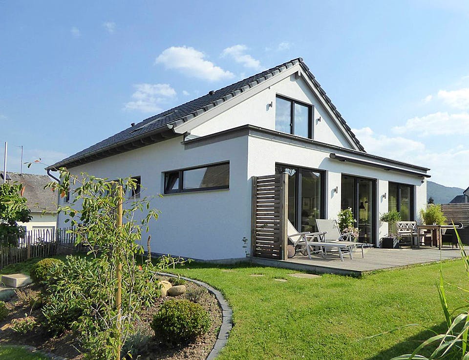 Fertighaus Haus Kersting von Wiese und Heckmann, Satteldach-Klassiker Außenansicht 2