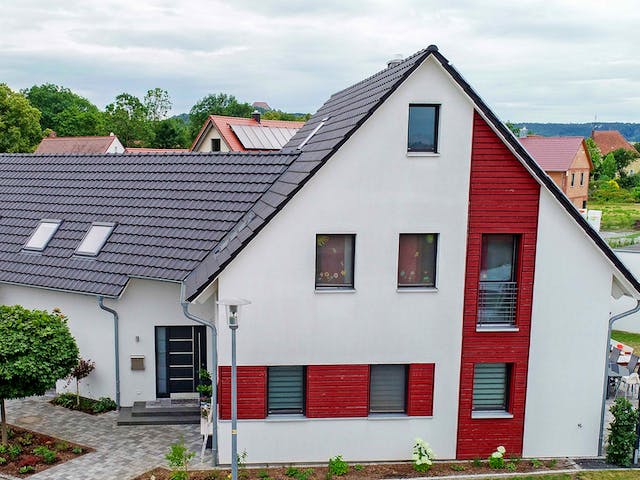 Fertighaus Einfamilienhaus mit Garage von Ziegler Haus Schlüsselfertig ab 310000€, Satteldach-Klassiker Außenansicht 2
