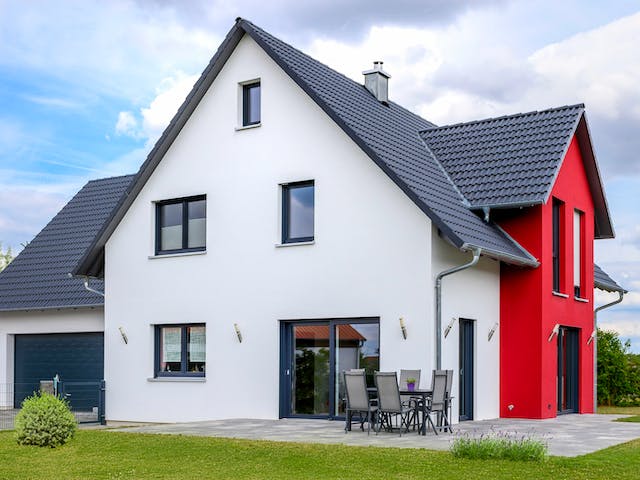 Fertighaus Einfamilienhaus mit Garage Var. 2 von Ziegler Haus Schlüsselfertig ab 350000€, Satteldach-Klassiker Außenansicht 1