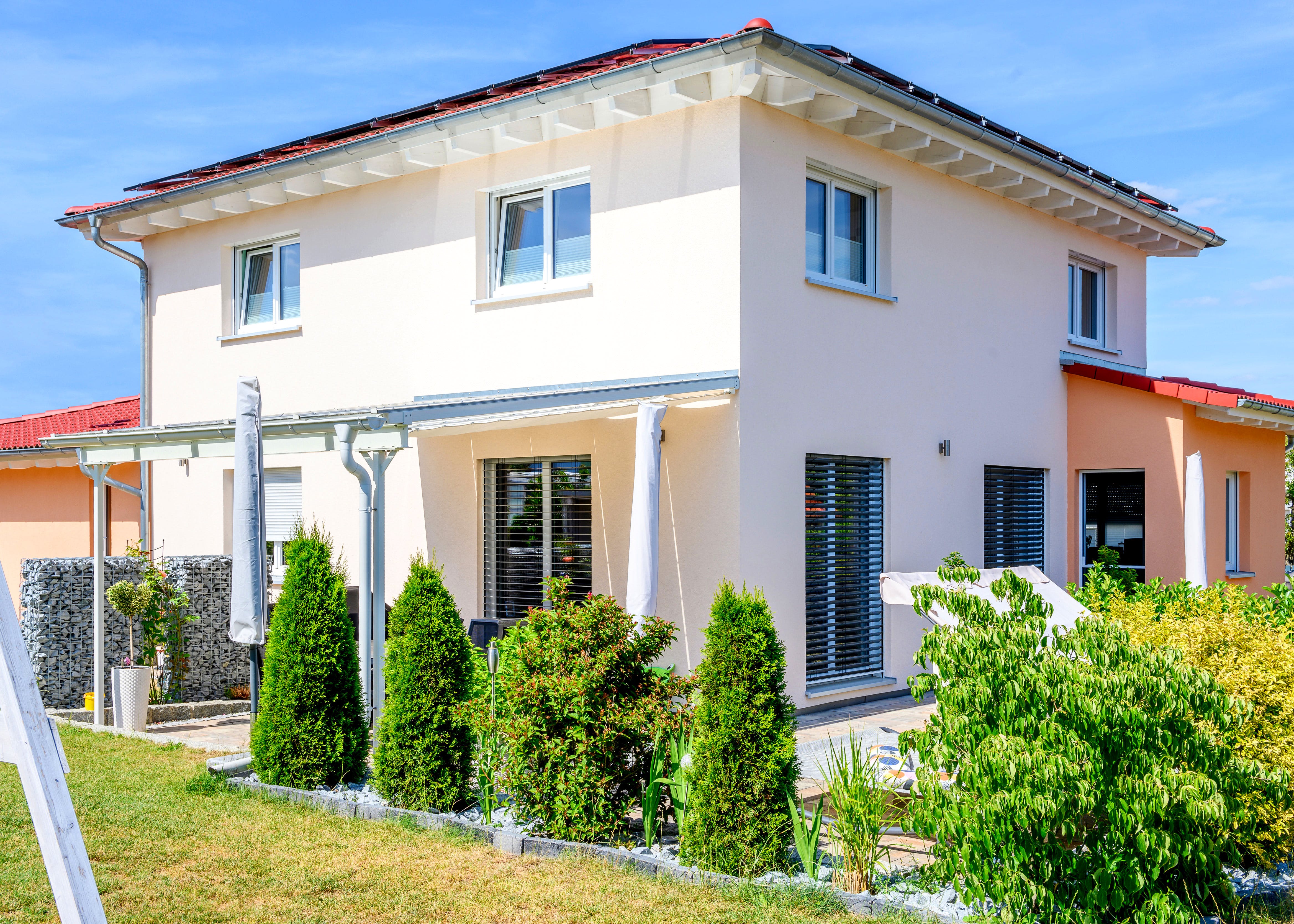 Fertighaus Einfamilienhaus Walmdach mit Doppelgarage von Ziegler Haus Schlüsselfertig ab 295000€, Stadtvilla Außenansicht 2